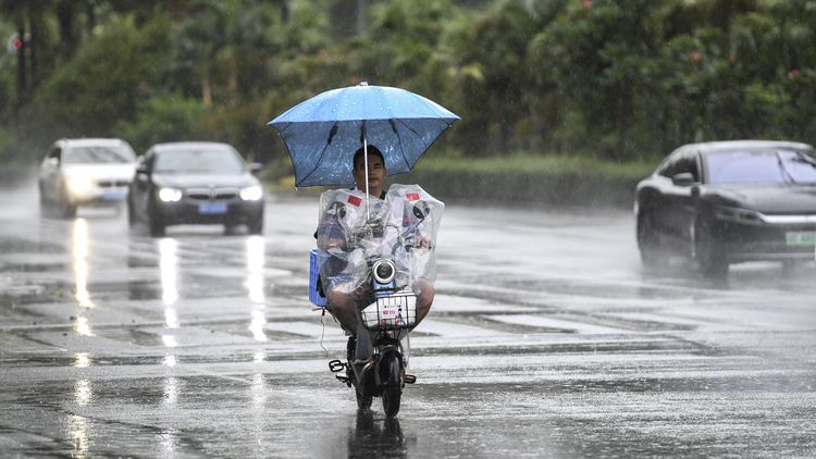 深圳市發(fā)布關(guān)於防禦強(qiáng)降雨的公告
