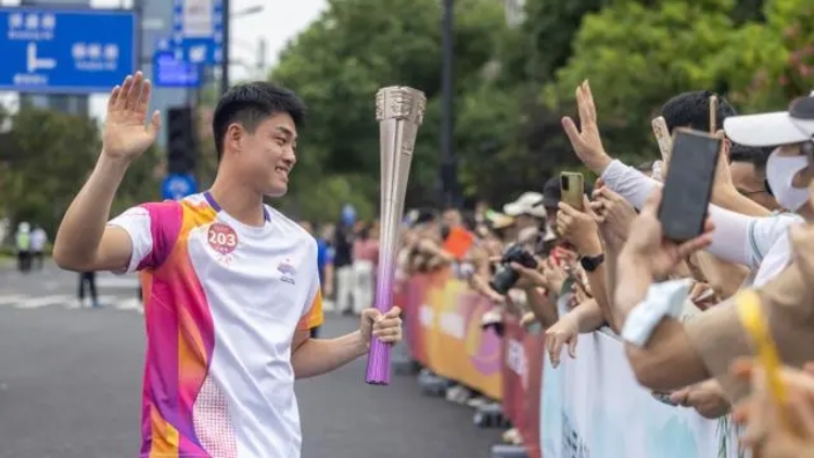 杭州亞運會火炬?zhèn)鬟f活動在杭州落幕