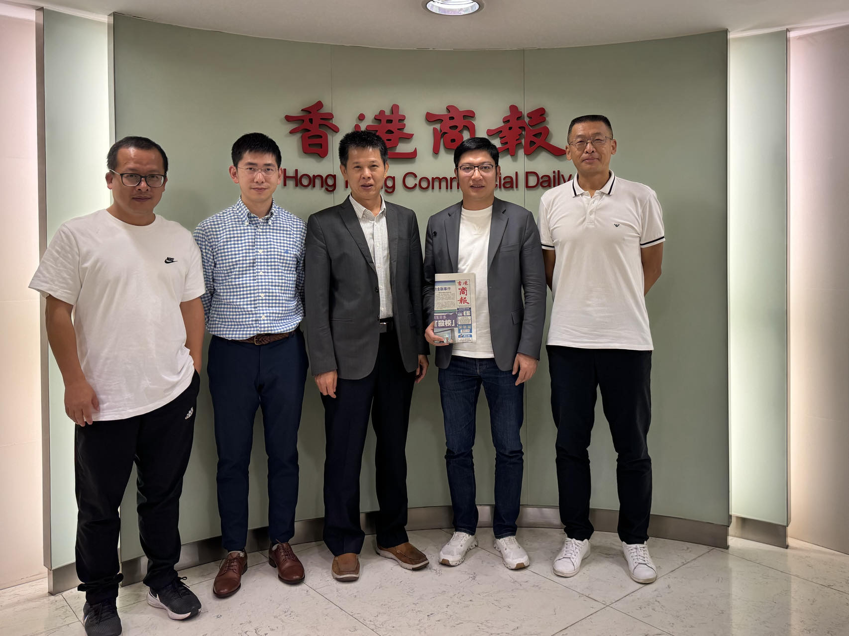 孔劍平、柏曉俊拜訪香港商報