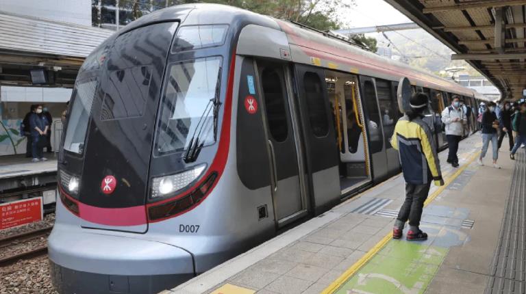 港鐵列車維持服務(wù) 港鐵巴士於8號信號發(fā)出後3小時(shí)暫停
