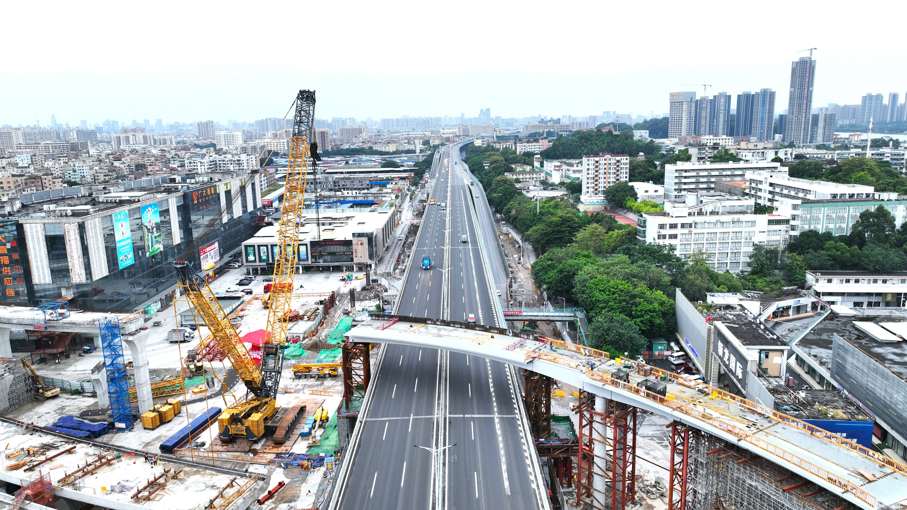 廣州白雲(yún)站配套道路順利上跨廣清立交  項(xiàng)目年底全線通車