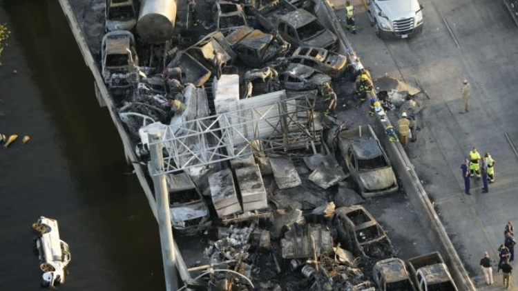 涉及158輛車，7死25傷！美國一公路發(fā)生大規(guī)模車禍