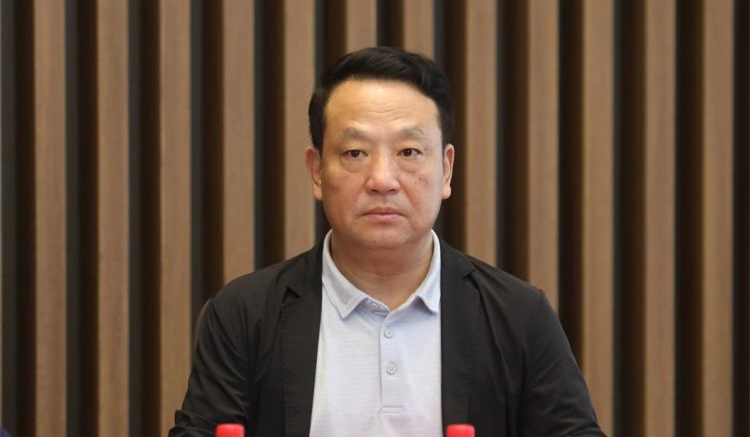有片｜深圳商報黨委副書記、編委胡曉?。骸笁舳肌股钲?，永遠充滿著青春和活力