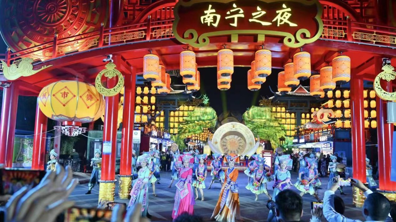 桂南寧持續(xù)點(diǎn)亮「夜經(jīng)濟(jì)」打造區(qū)域性國(guó)際消費(fèi)中心城市