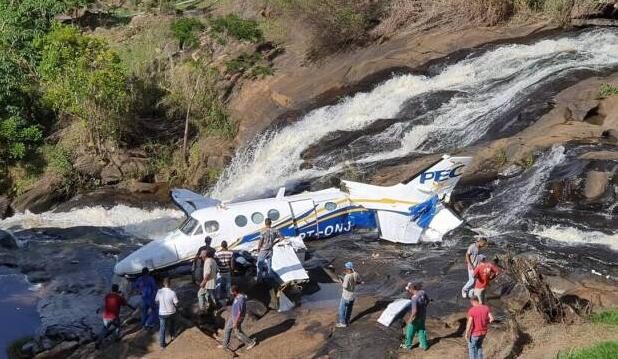 巴西一小型飛機(jī)墜毀造成5人死亡 