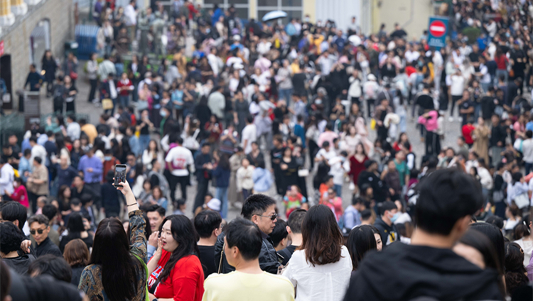 國(guó)家移民管理局：2024年元旦假期日均出入境172.6萬人次