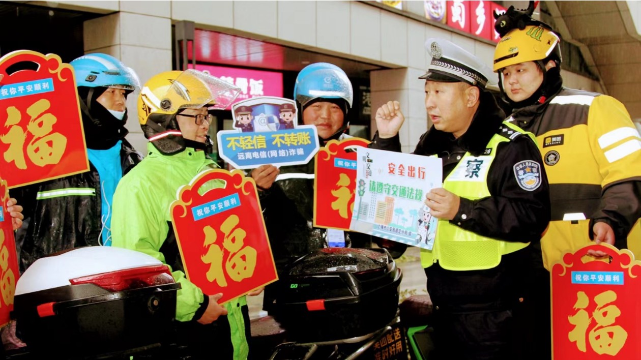 滬200餘場遊園迎春  警方啟動(dòng)高等級勤務(wù)