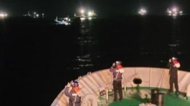 韓國統(tǒng)營附近海域漁船傾覆事故已致3人死亡