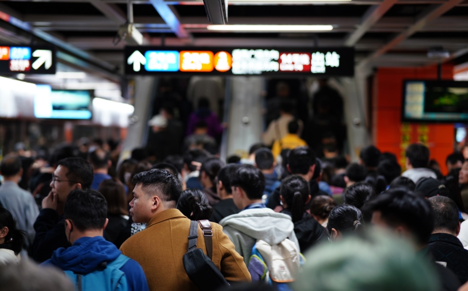 清明假期線網(wǎng)客流將再破千萬人次大關(guān)  廣州地鐵多條線路延長服務(wù)1小時(shí)