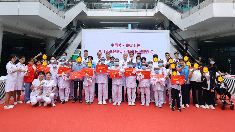 ?深港專家攜手助力患者「挺直脊樑」 港大深圳醫(yī)院舉辦脊柱畸形公益診療活動