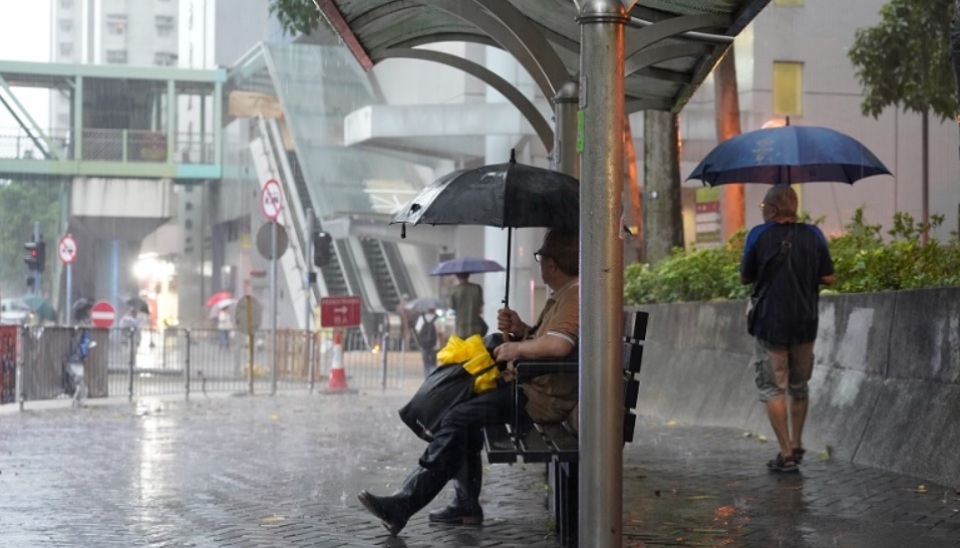 天文臺(tái)：紅色暴雨警告信號(hào)生效 料本港廣泛地區(qū)受大雨影響