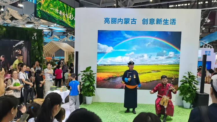 文博會(huì)市民開放日 大量觀眾踴入會(huì)展中心