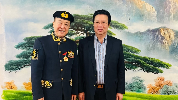 中國(guó)好，世界會(huì)更好——訪香港華僑華人總商會(huì)榮譽(yù)會(huì)長(zhǎng) 施乃康