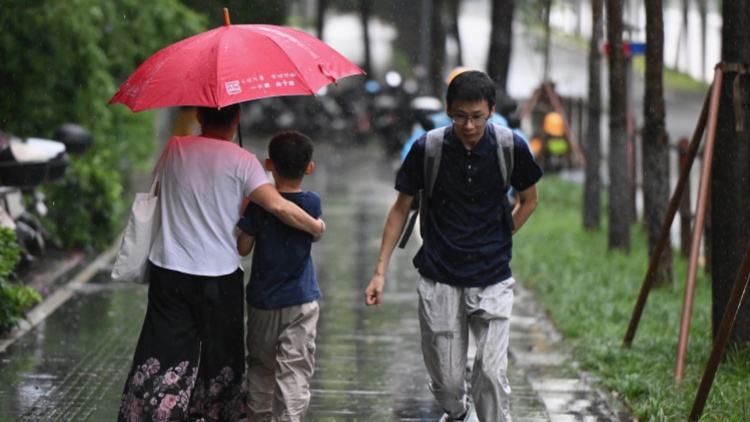 深圳市分區(qū)暴雨橙色預(yù)警信號生效中