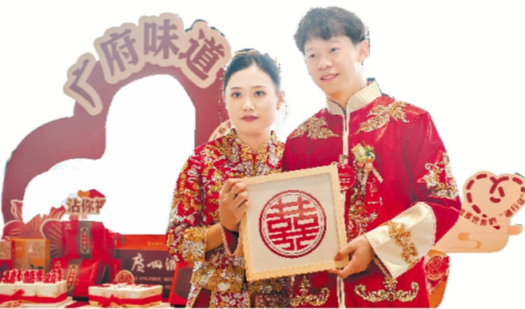 「家國同慶 見證幸?！谷珖f人集體婚禮舉行 廣州89對新人結(jié)良緣