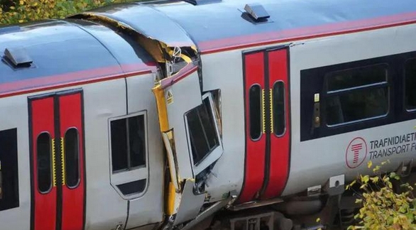 英國(guó)威爾士發(fā)生火車(chē)相撞事故 致1亡15傷