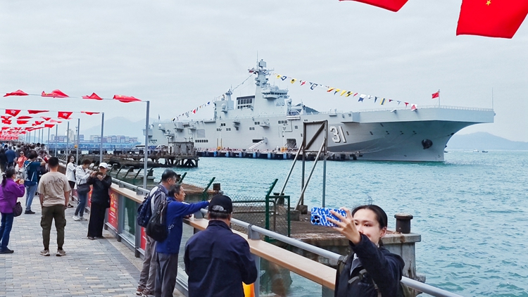海南艦及長沙艦訪港5日 2男子涉放無人機(jī)被捕