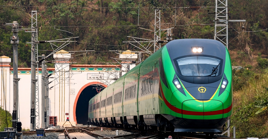 中老鐵路通車三周年：火車頭「拉動(dòng)」沿線產(chǎn)業(yè)發(fā)展熱潮
