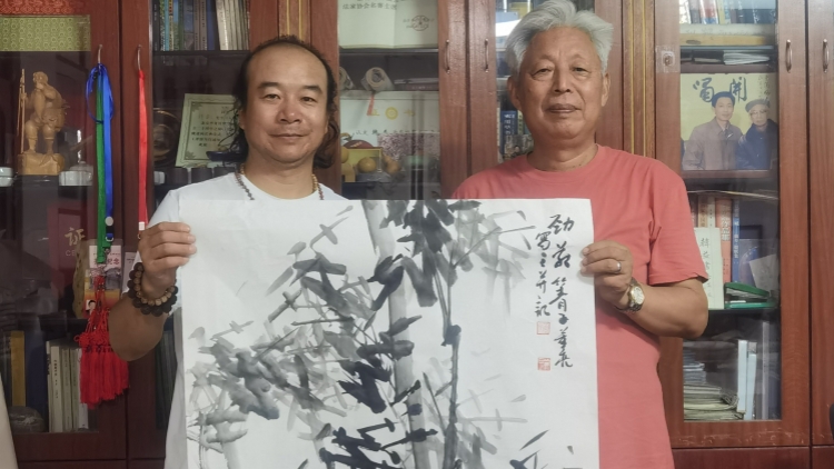 香港美術(shù)家協(xié)會副主席董亮：香港繪畫藝術(shù)體現(xiàn)中西文化交融和創(chuàng)新