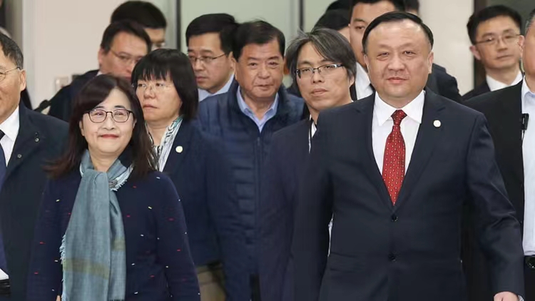 上海市政府代表團(tuán)抵達(dá)臺北參加2024年「雙城論壇」