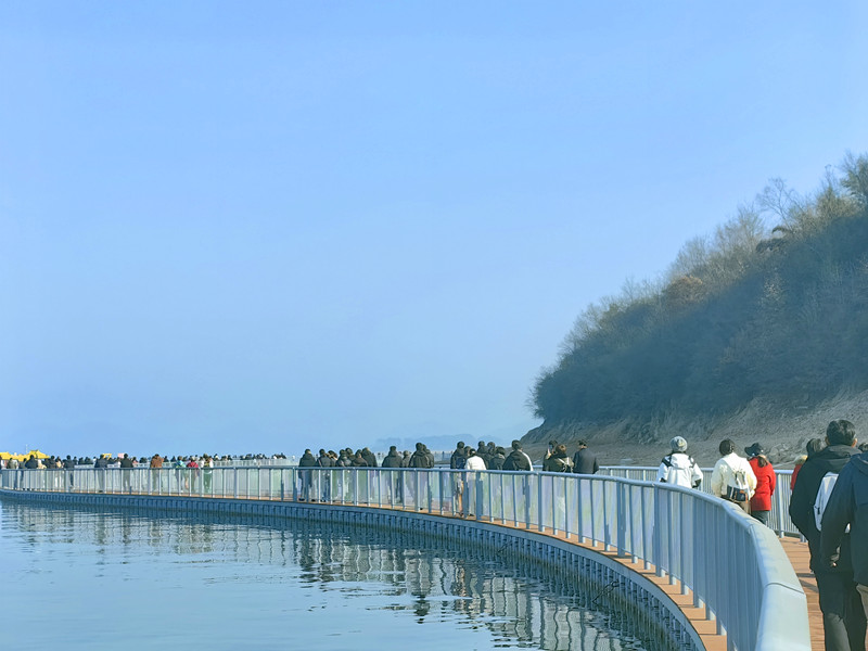岸線游步道揭面紗  皖黃山區(qū)太平湖舉辦元旦迎新漫步活動(dòng)