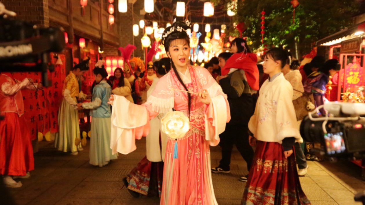 中國戲劇梅花獎(jiǎng)得主袁媛參演湖南戲曲春晚：前所未有創(chuàng)新傳統(tǒng)戲曲