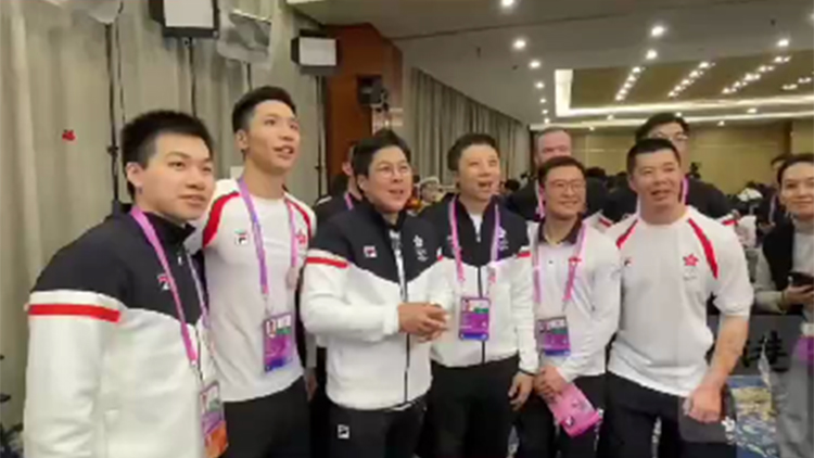 有片｜霍啟剛攜香港冰雪運(yùn)動(dòng)健兒祝大家元宵節(jié)快樂(lè)！