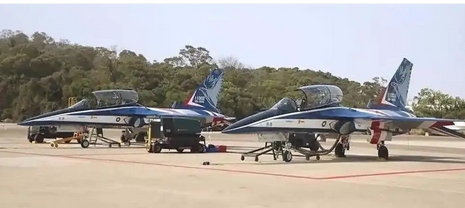 臺(tái)空軍一架高教機(jī)墜海  飛行員跳傘獲救
