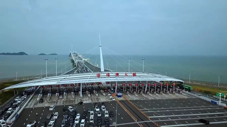 清明節(jié)假期臨近 港珠澳大橋發(fā)布車(chē)流高峰預(yù)警