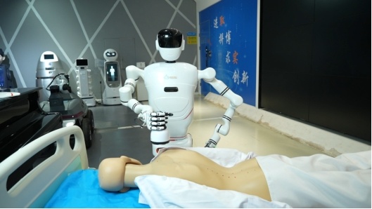 超能機(jī)械人創(chuàng)始人肖湘江：讓機(jī)械人貼心地走進(jìn)千家萬戶