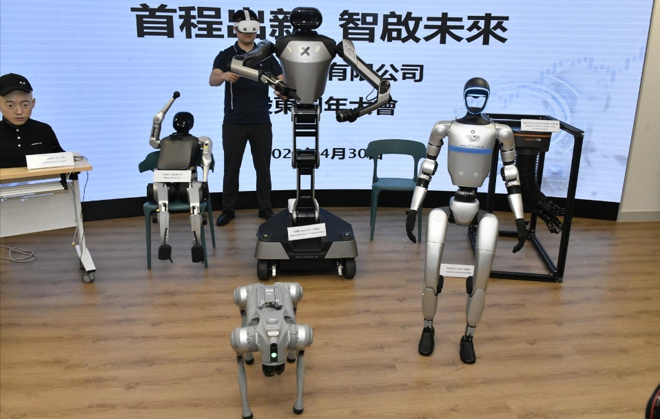 首程多款機器人亮相香江 展現(xiàn)中國創(chuàng)科實力
